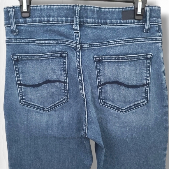 Lee Women's Regular Fit Mid Rise Straight Leg Flex Motion Embellished Jeans 10 - Picture 7 of 11